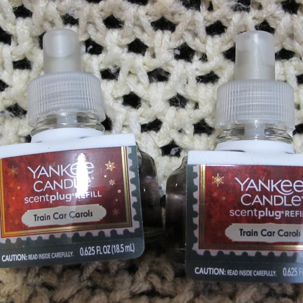 New - Bundle of 2 Yankee Candle Scent Plug Refills - Train Car Carols